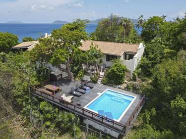 Secluded retreat with private pool and ocean views