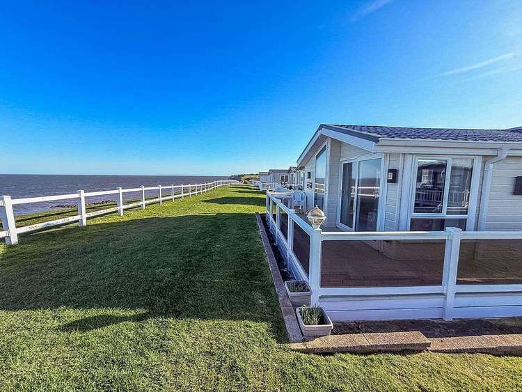 80055S⛱️ – Shorefield area, 3 bed, 8 berth lodge with full sea views. Platinum-Deluxe rated. Preview 1