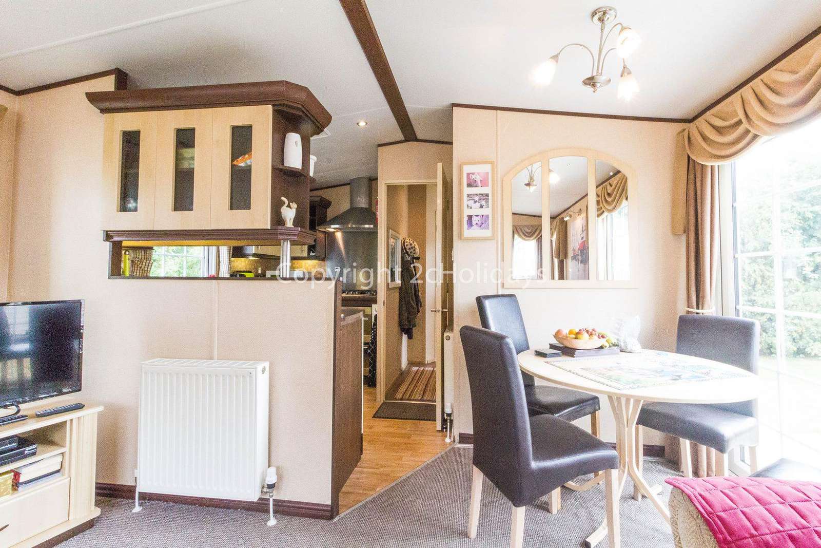 Great dining area in this spacious caravan in Norfolk to hire.