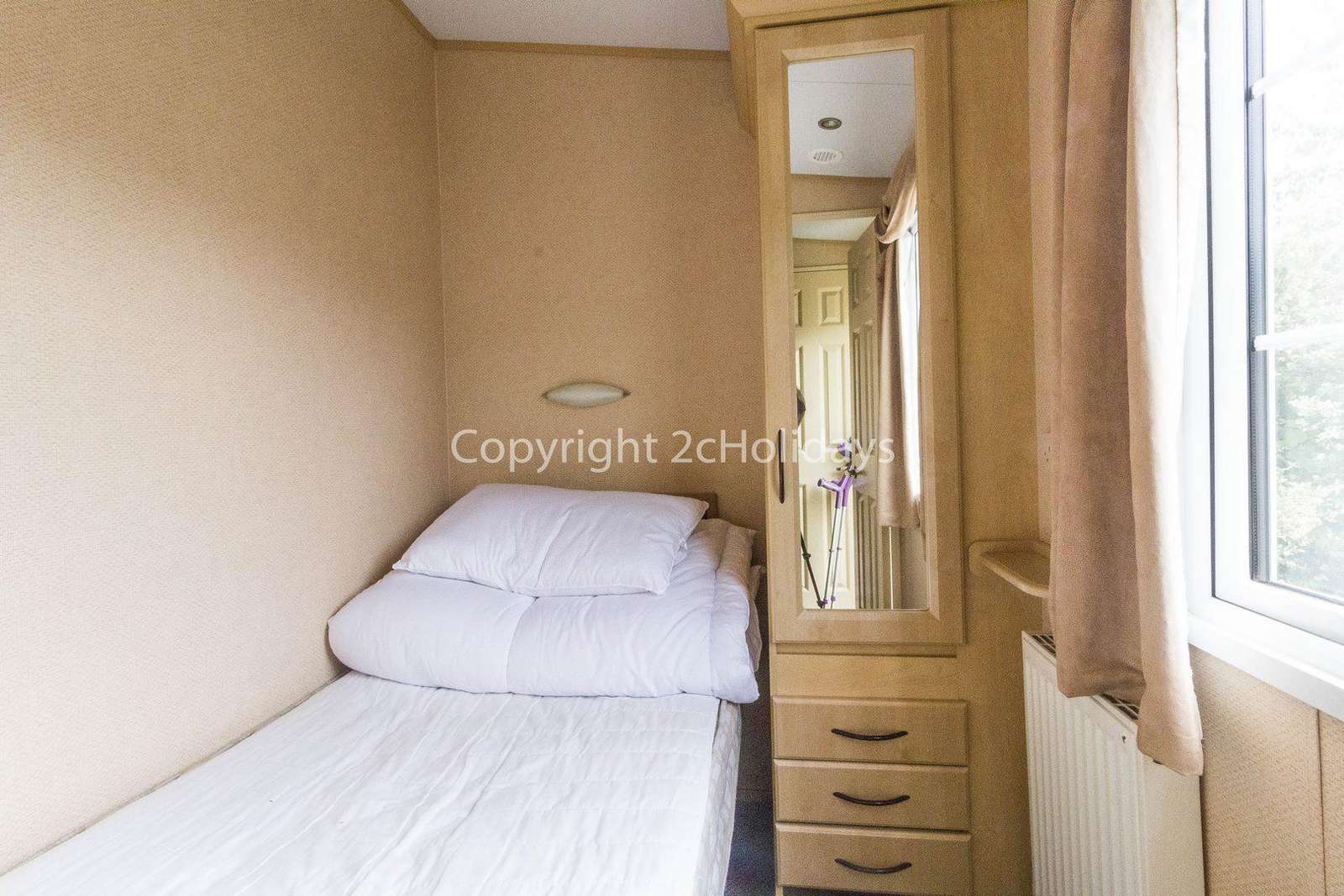 Single bedroom in the caravan with great space.