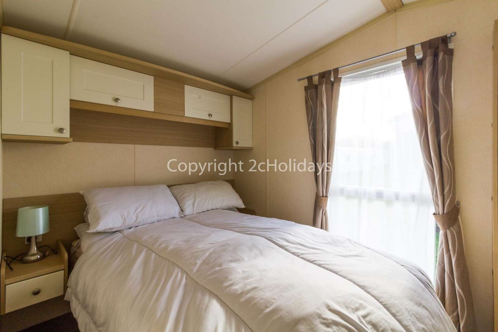 Great size master bedroom with plenty of storage space