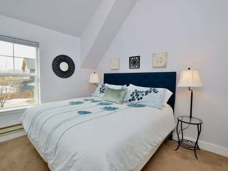 Carriage House Cutie (KING BED) Steps from Lake & Park Preview 0