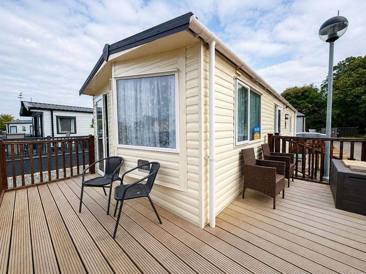 32026AZ⭐ – Azure Seas, 2 bed, 4 berth caravan with decking and partial seaview. Opal rated. Preview 4