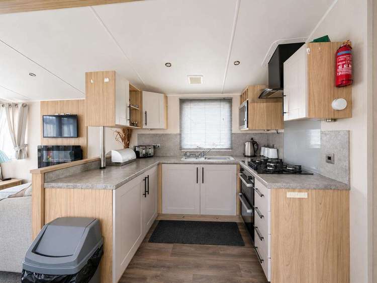 32042AZ⛱️ – Azure Seas, 2 bed, 6 berth caravan with decking and partial sea view. Opal rated. Preview 5