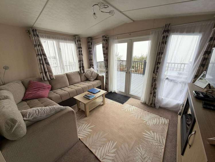 32069AZ⛱️ – Azure Seas, 2 bed, 6 berth caravan with full sea views. Platinum rated. Preview 5