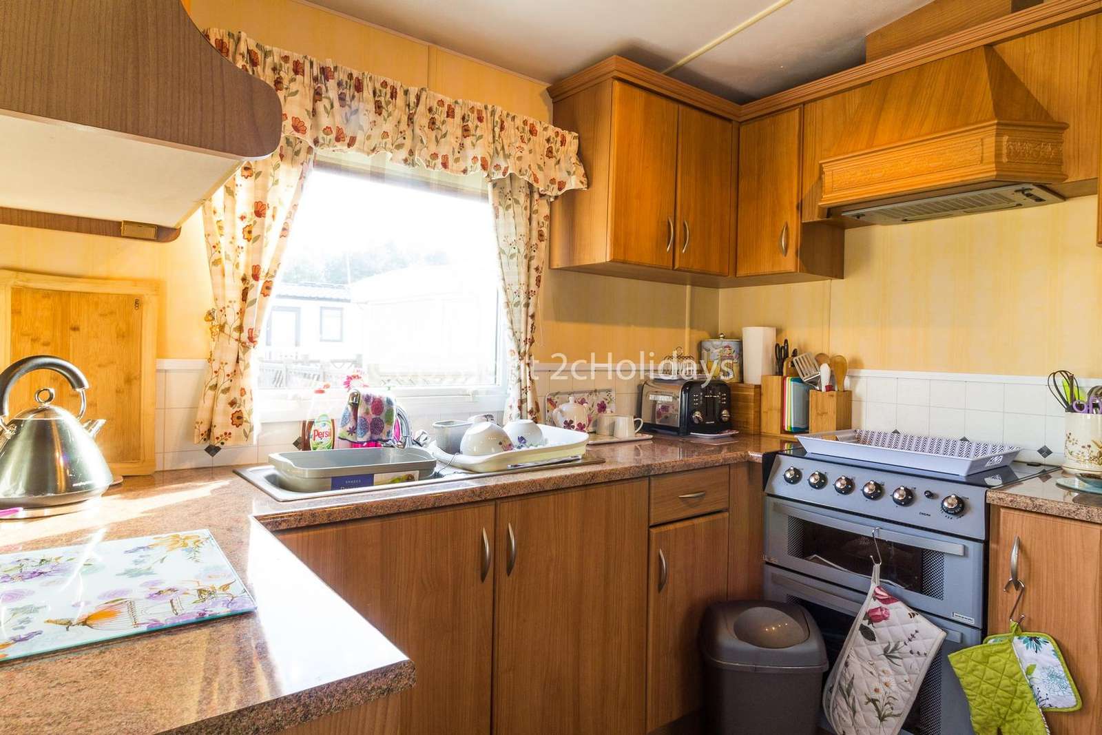 Caravan to hire near Pleasurewood Hills Book your holiday at Broadland Sands.