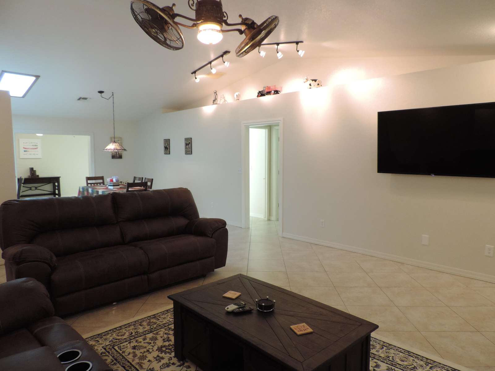 Grand Room 3 with TV