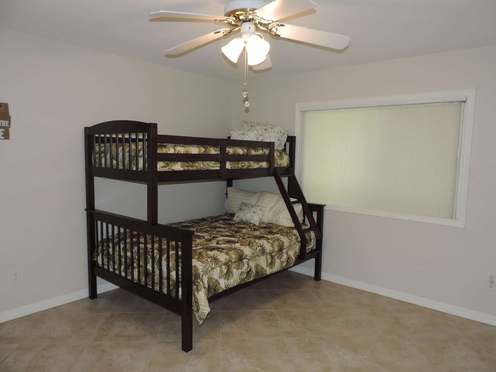 Guest room 2 with lots of room for blow up bed
