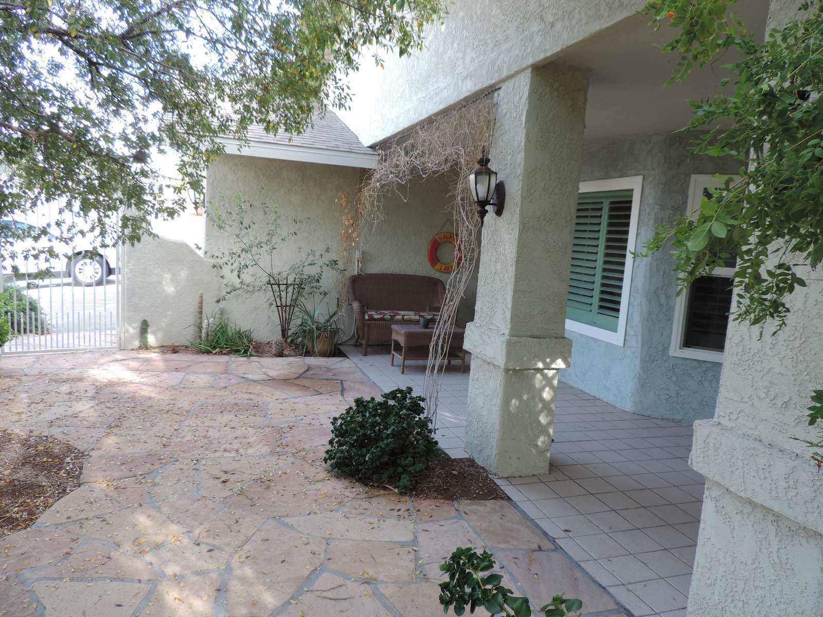 Inviting front entrance area