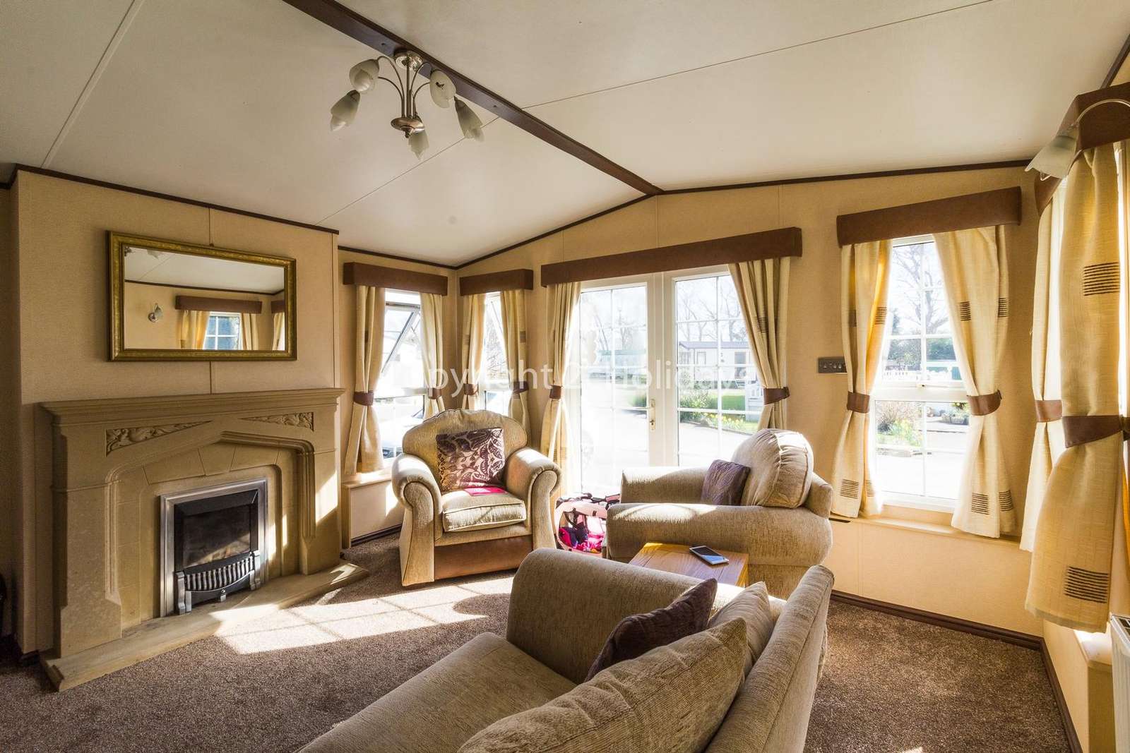 Relax in this cosy lounge with family or friends!