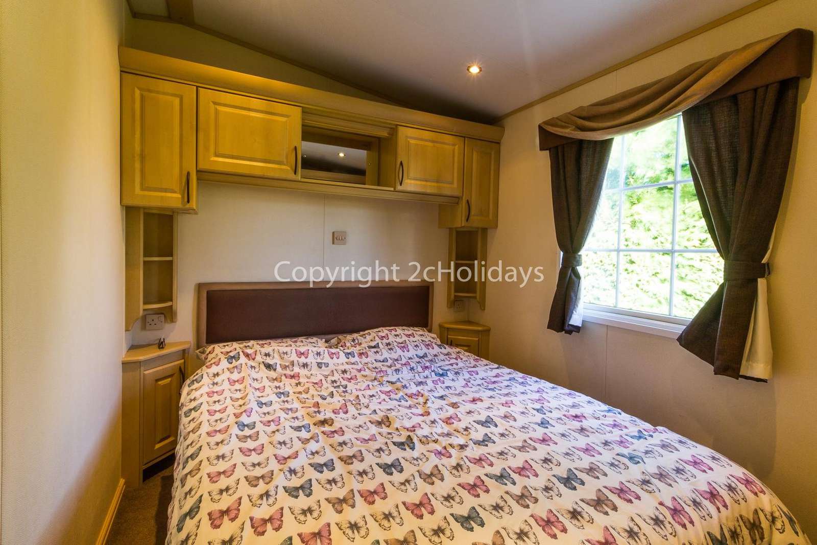 Great size master bedroom!