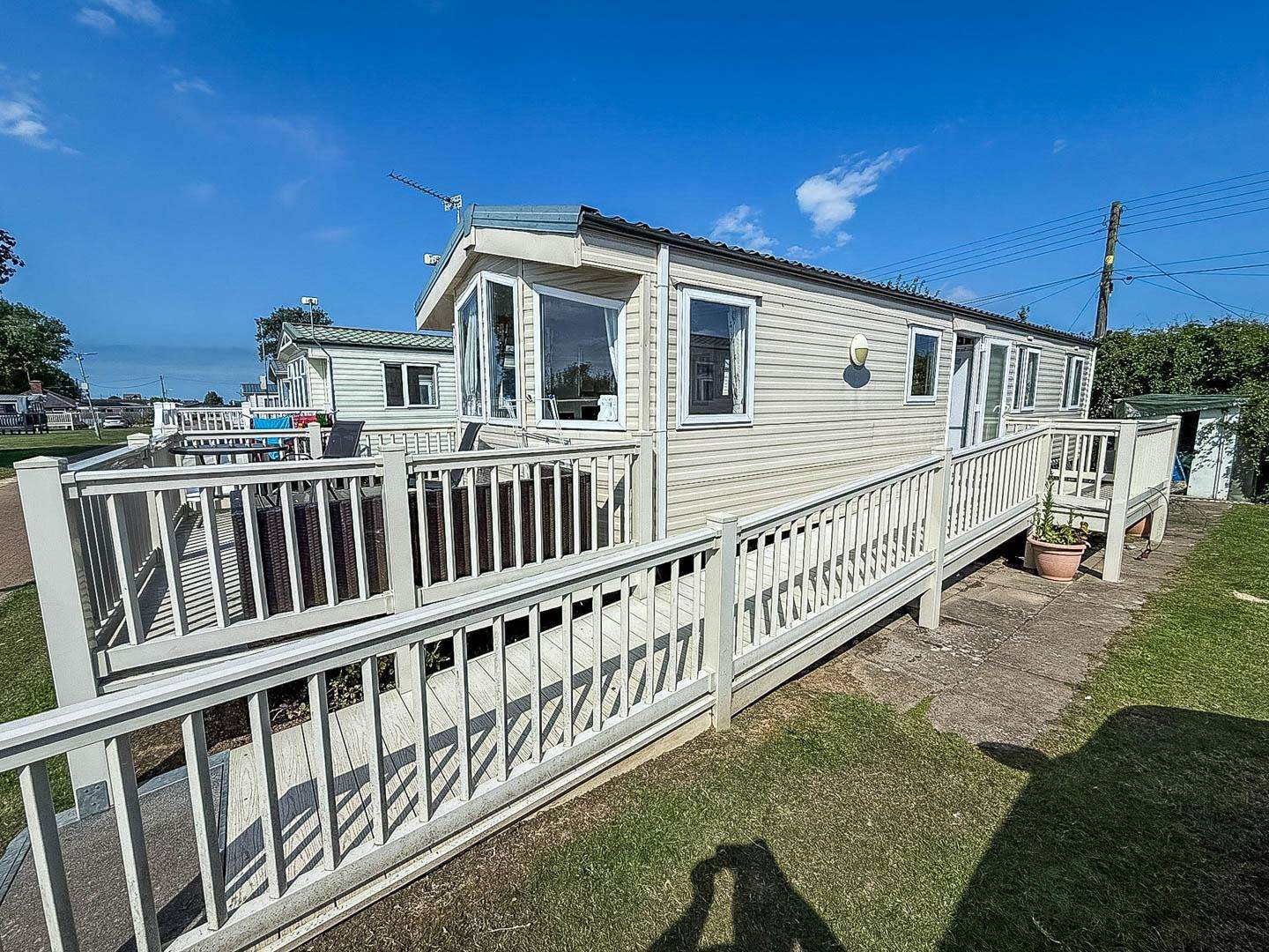 The ideal setting to unwind outdoors and soak up the seaside atmosphere. - property