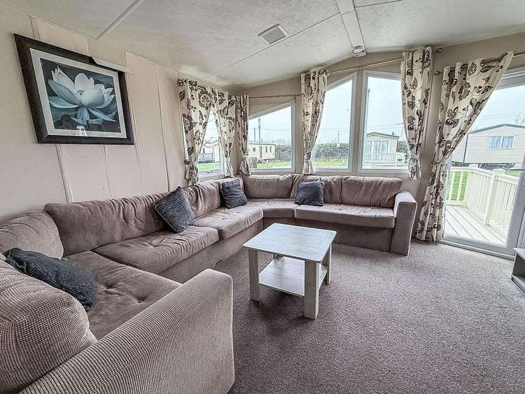 50026M⭐ – Magpie, 3 bed, 8 berth caravan with decking, D/G & C/H. Opal Rated. Preview 4