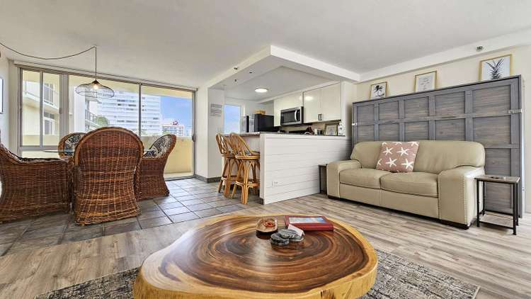 Diamond Head 601 2 Bedroom Oceanfront condo 1 King & 1 Queen Preview 0