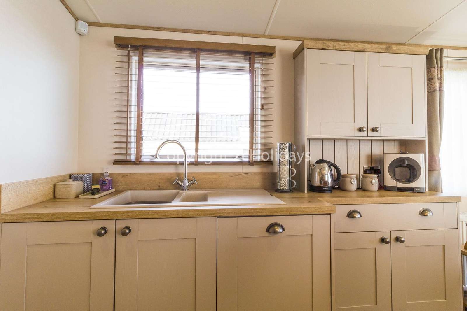 A fully equipped kitchen, perfect for self-catering holidays