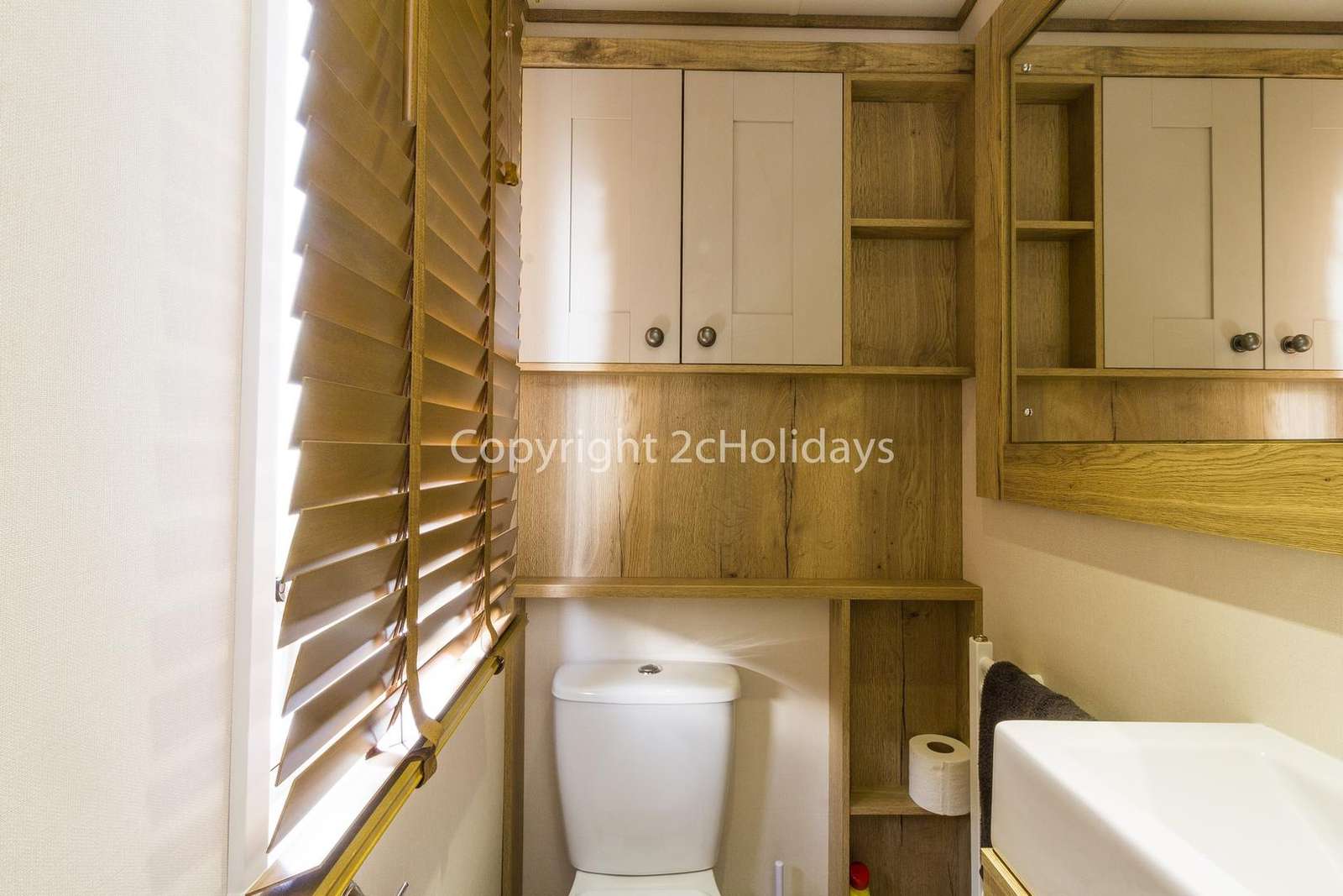 Hopton Holiday Village with 2cHolidays