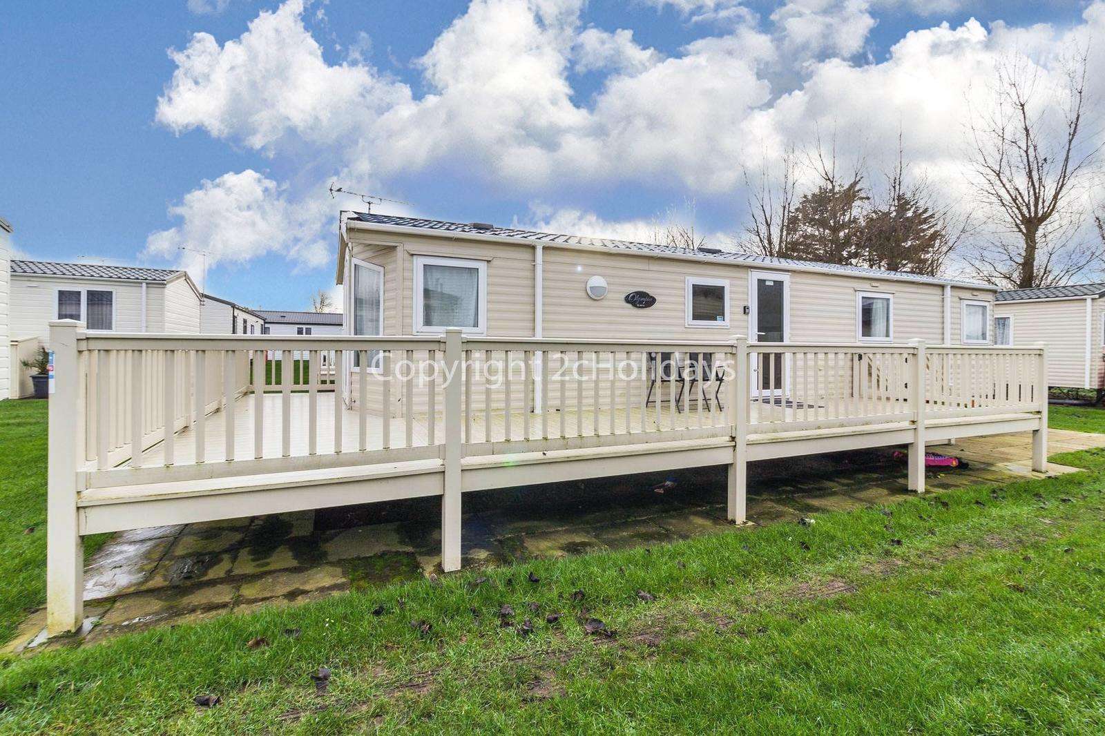 6 berth caravan with decking
