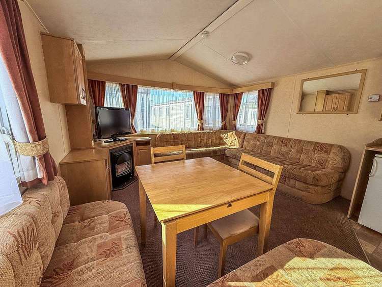 13011L⛱️ – Lees Caravan, 2 bed, 6 berth caravan with side decking. Ruby rated. Preview 5