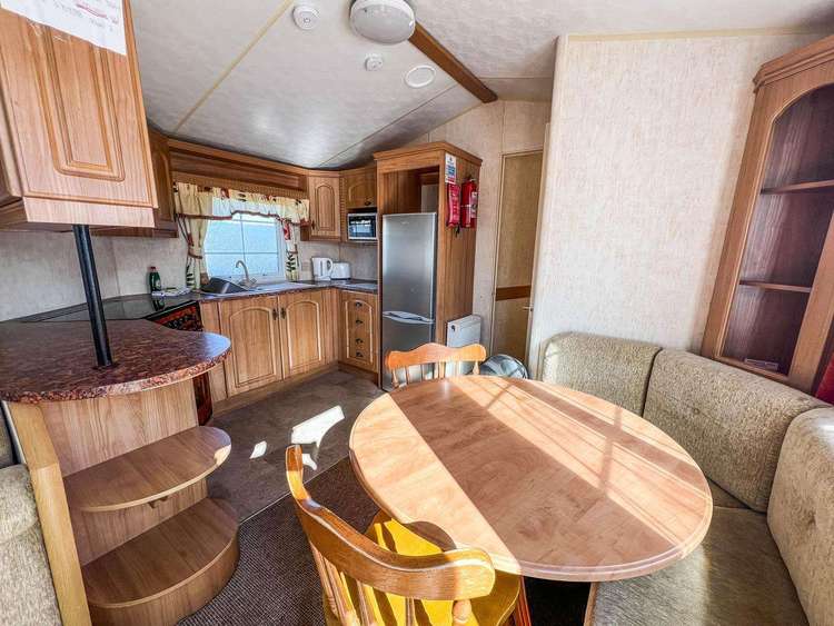 13013L⛱️ – Lee’s Caravan, 3 bed, 6 berth caravan with decking to the side. Ruby rated. Preview 5