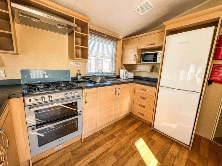 13012L⛱️ – Lees Caravan, 2 bed, 6 berth caravan with D/G & C/H. Opal Rated. Preview 5