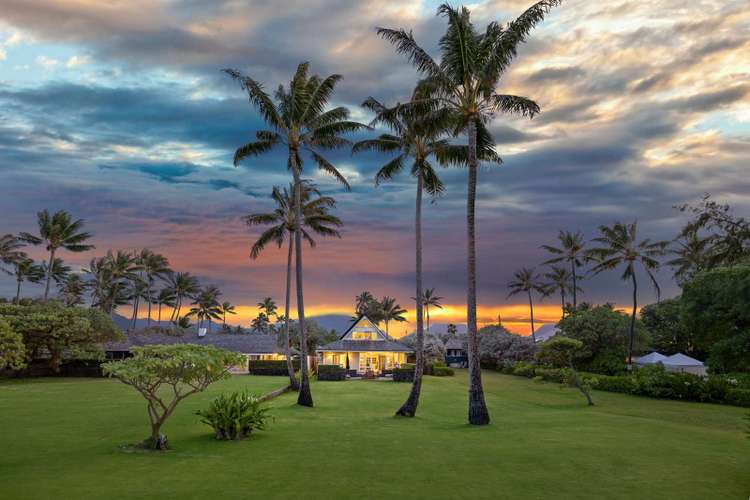 Enjoy spectacular sunrises over Kailua Bay! Preview 0