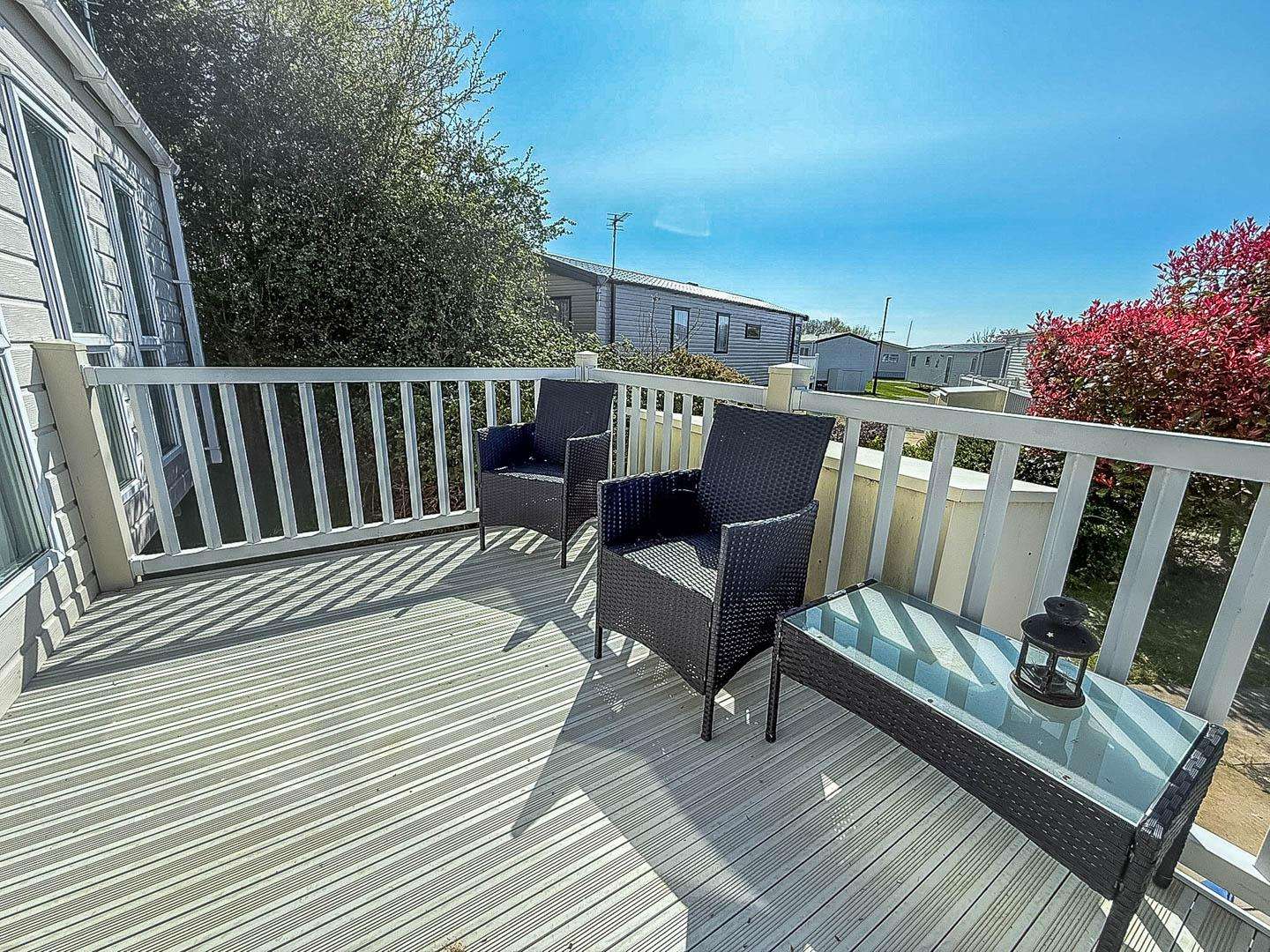 23018K⛱️ – Kensington area, 2 bed, 6 berth lodge with decking, D