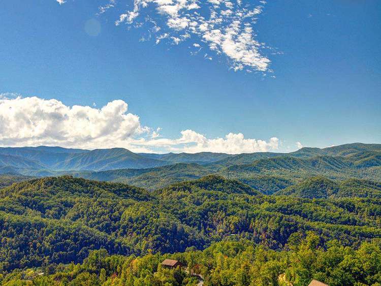 Mountain Splendor – Starr Crest Resort Preview 0