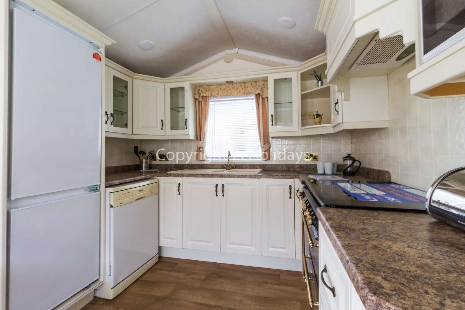 Spacious and fully equipped kitchen, perfect for self-catering breaks!