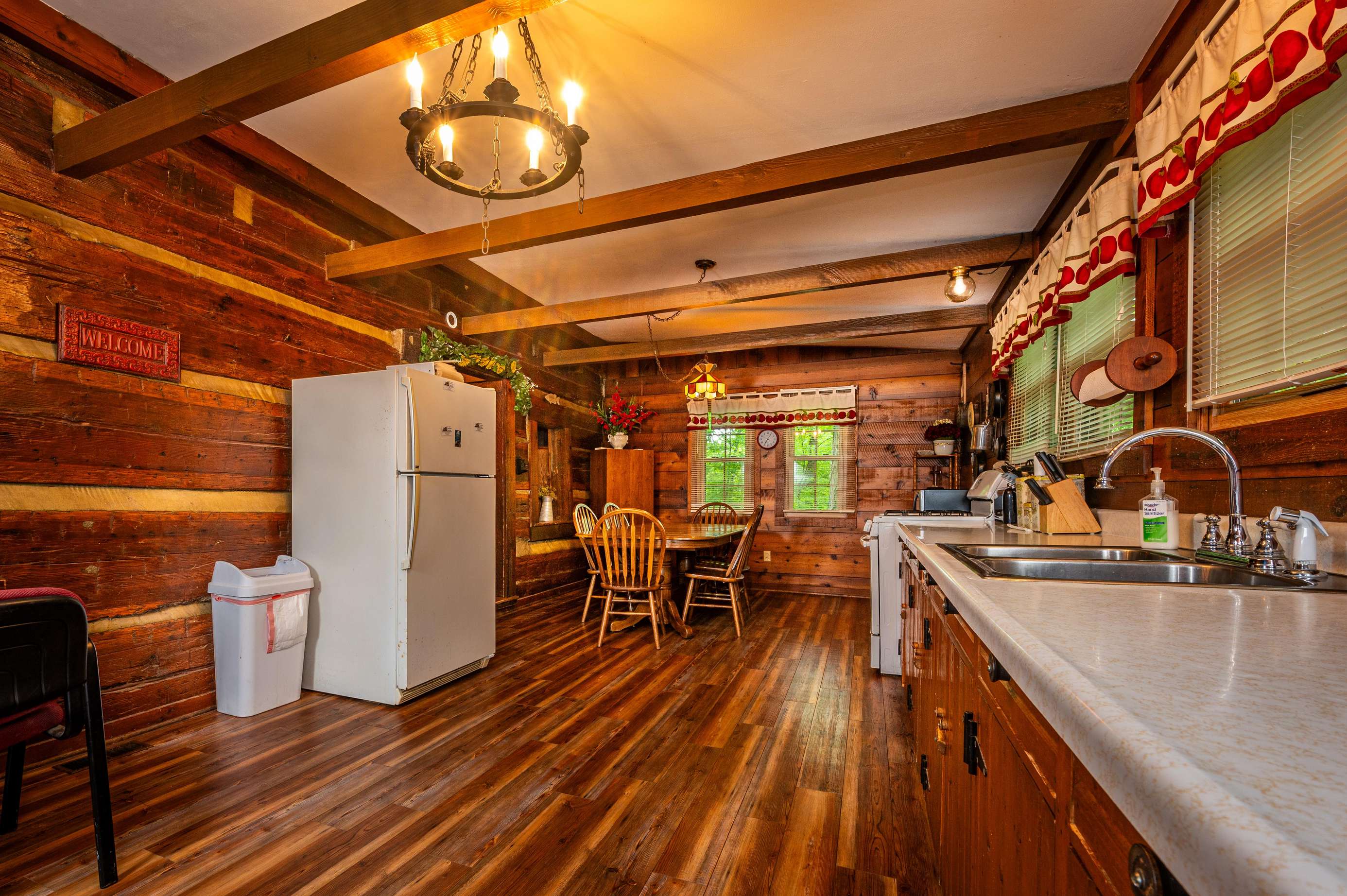 Lake Hideaway Log Cabin | Brown County Log Cabins, image size:2772x1844