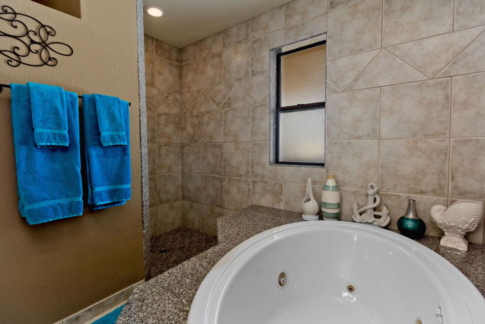 Big Tub and Walk in Shower