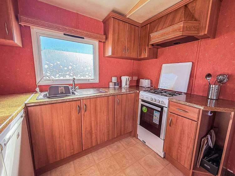 40094ND⭐ – North Denes, 2 bed, 6 berth with decking, D/G & C/H. Ruby rated. Preview 5