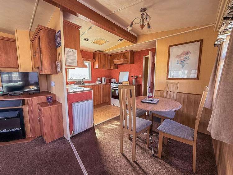 40094ND⭐ – North Denes, 2 bed, 6 berth with decking, D/G & C/H. Ruby rated. Preview 4