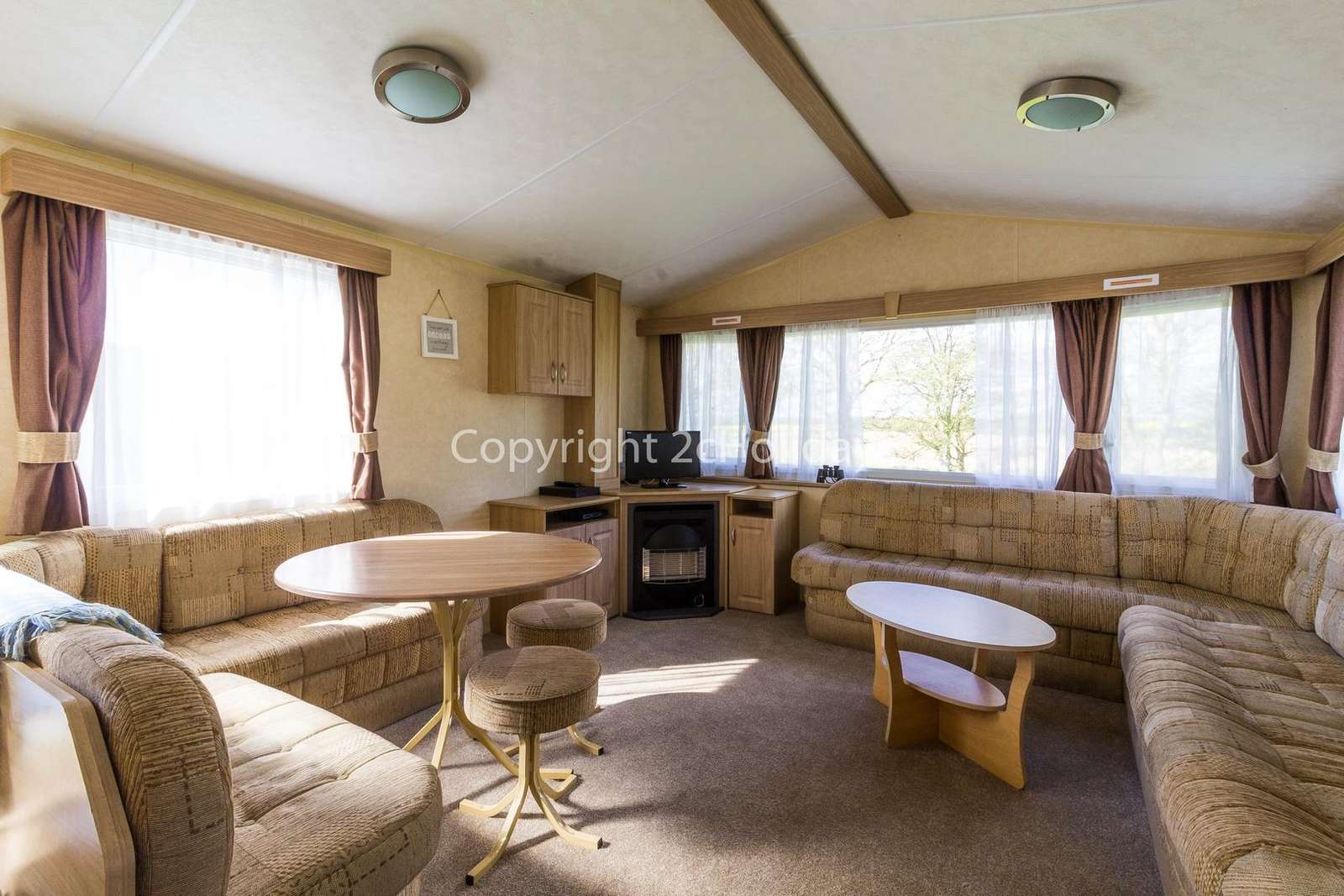 Spacious living/dining area, ideal for families