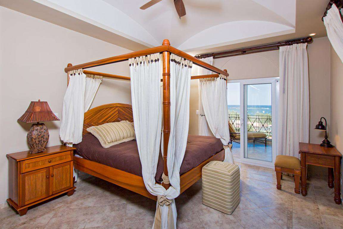 Master bedroom, king size canopy bed, incredible ocean views