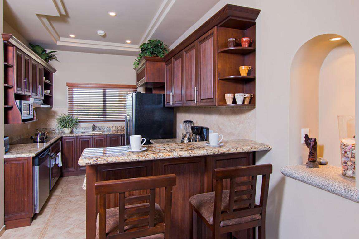 Gourmet kitchen, fully stocked