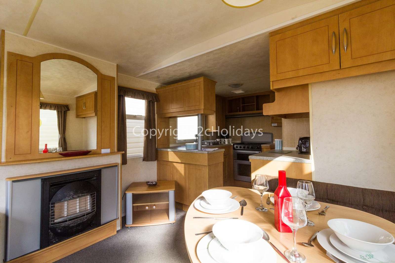 Great dining area for you and your family to enjoy!