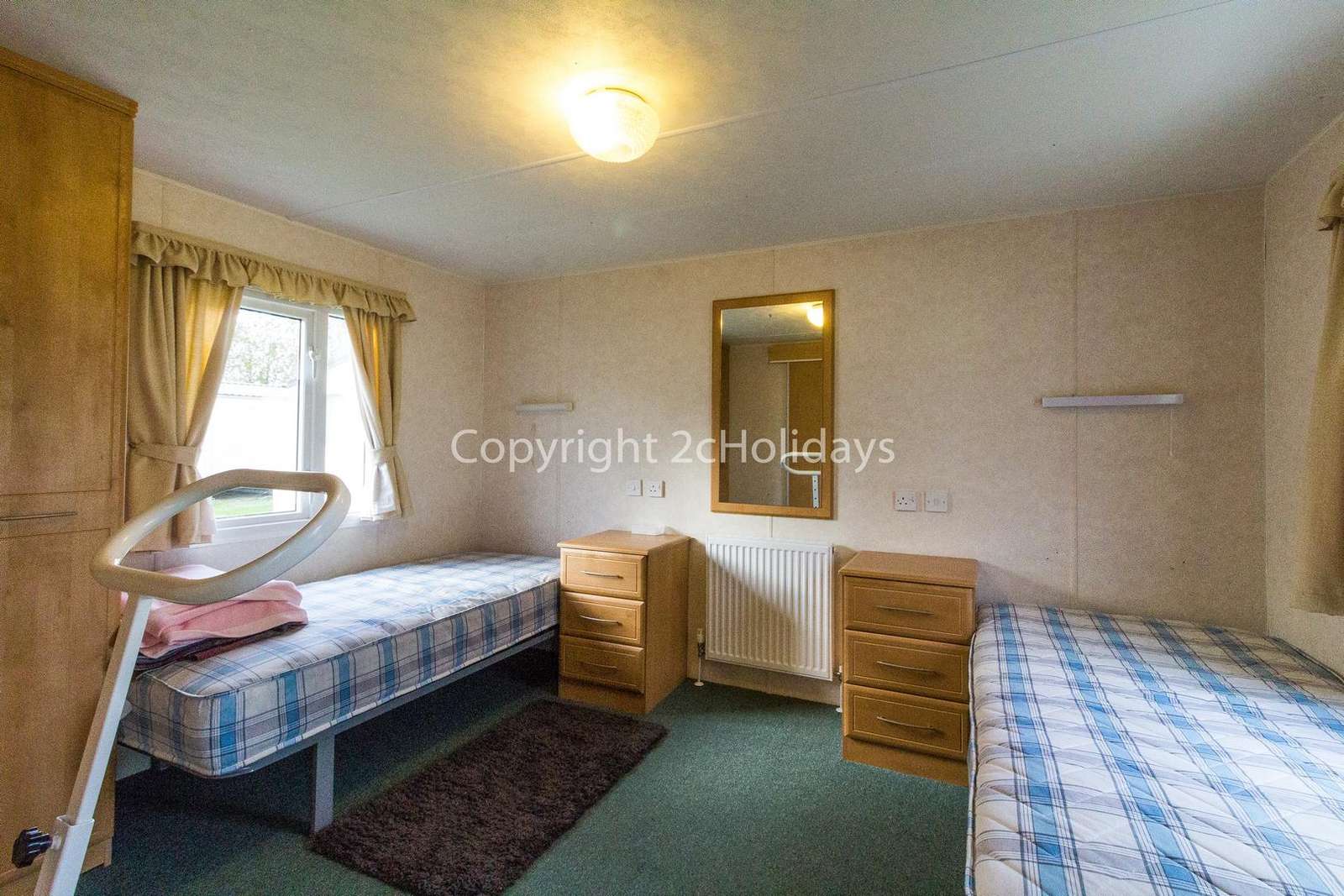 Very spacious twin bedroom with two single beds