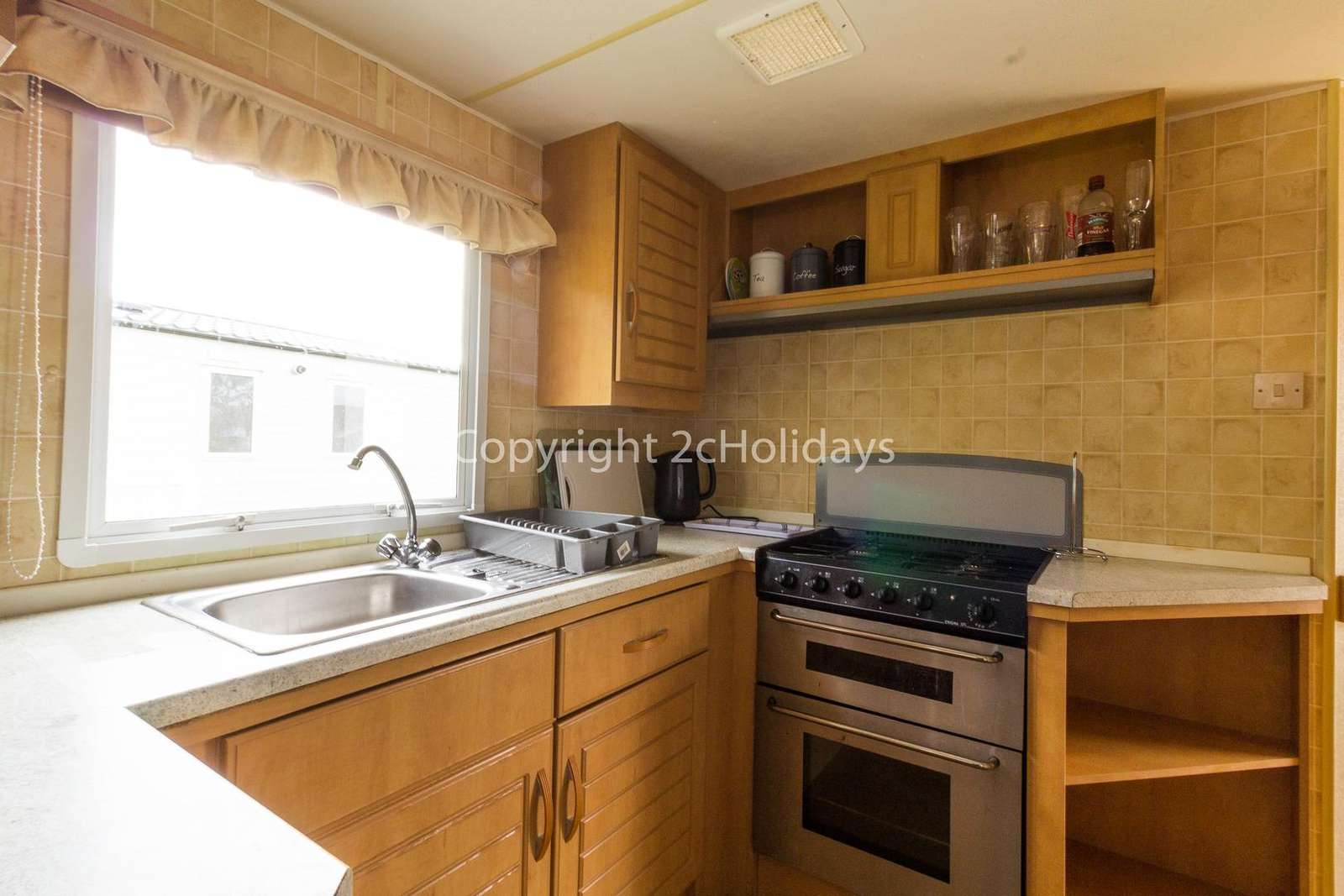 Full size cooker perfect for self-catering holidays!