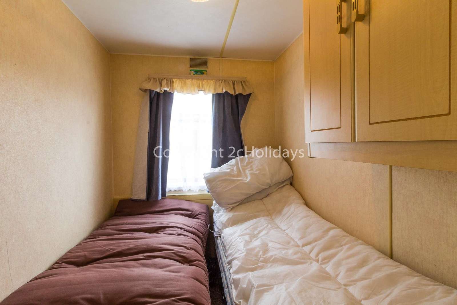 Cosy twin bedroom with storage