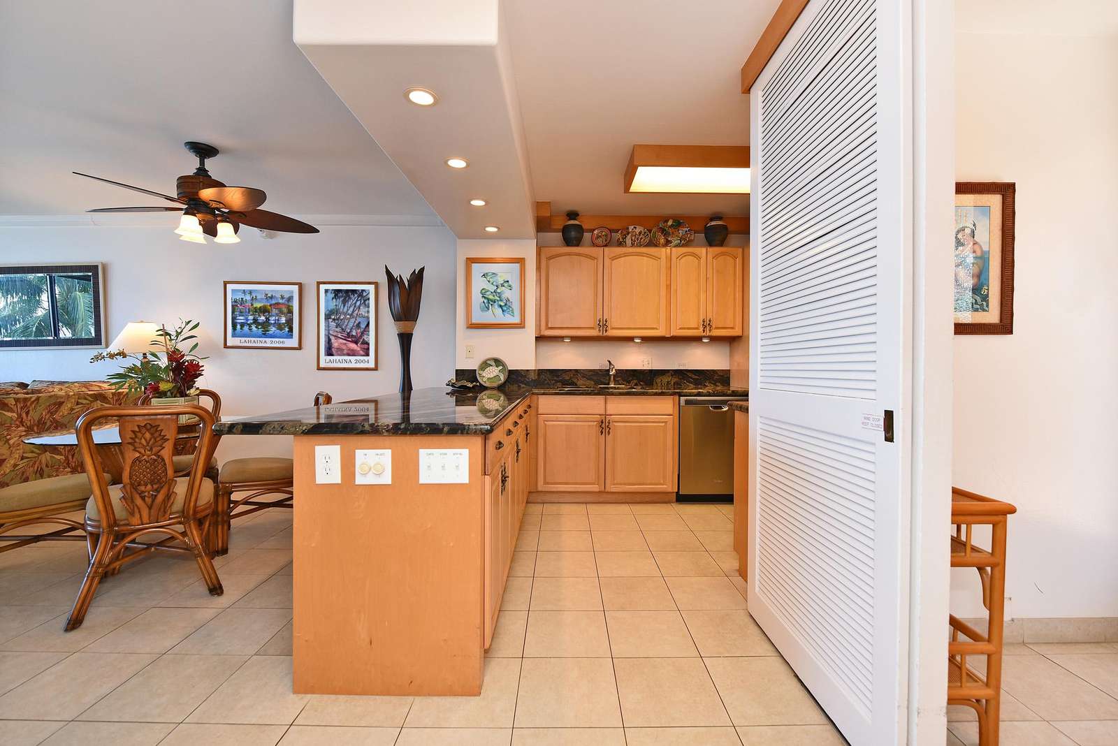 Kitchen / Dining Table