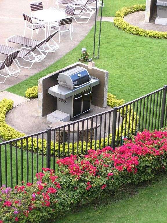BBQ grills at Papakea