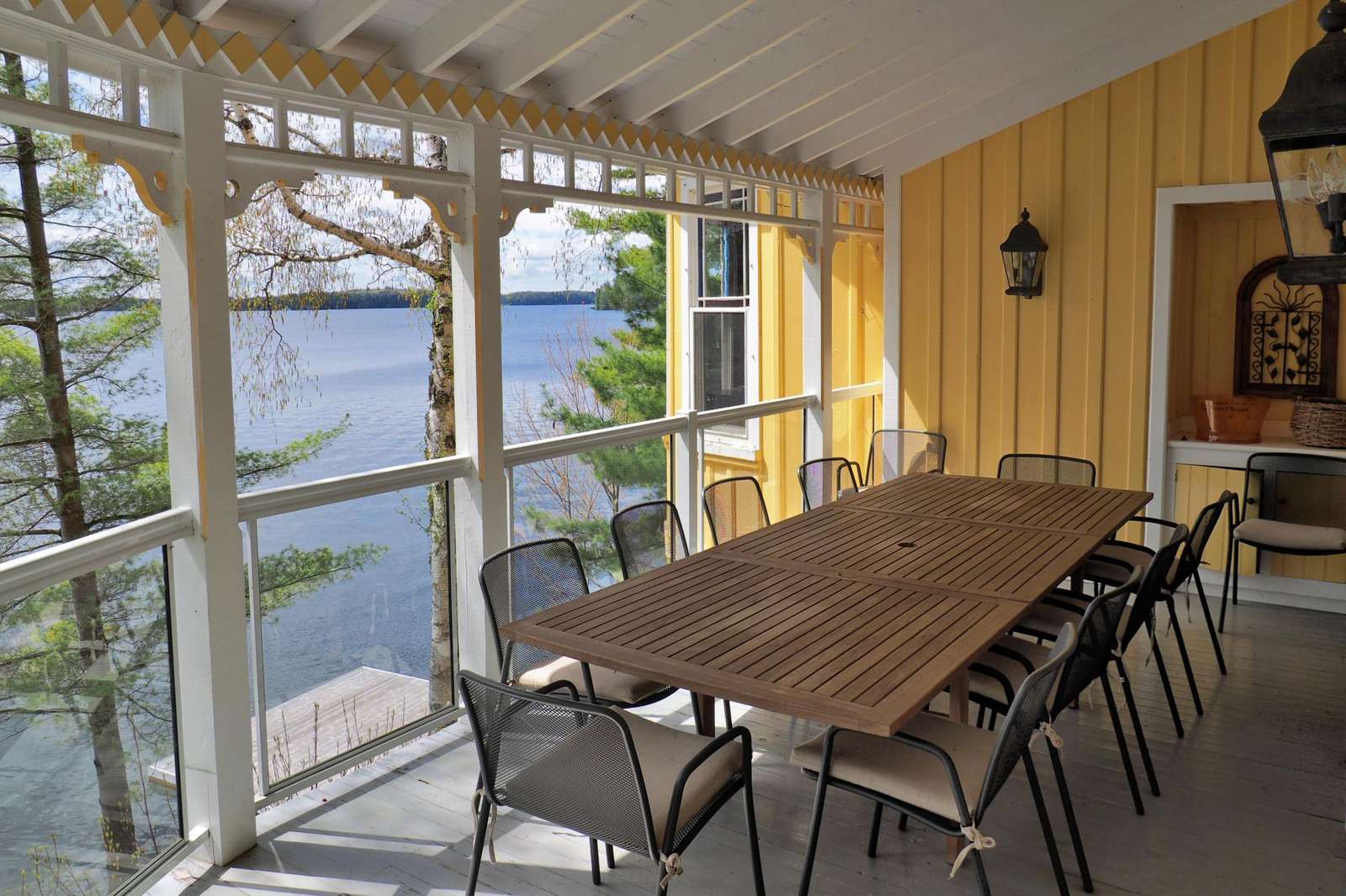 Veranda Seating for 12