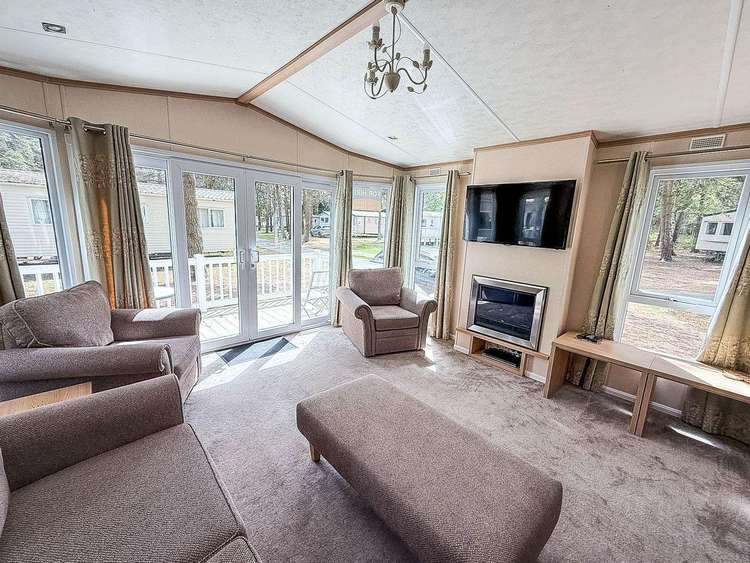 11269MC⛱️ – Mandarin Court area, 3 bed, 8 berth caravan with decking. Opal rated. Preview 5