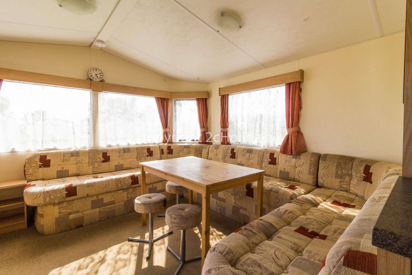 Spacious living/dining area, ideal for families!