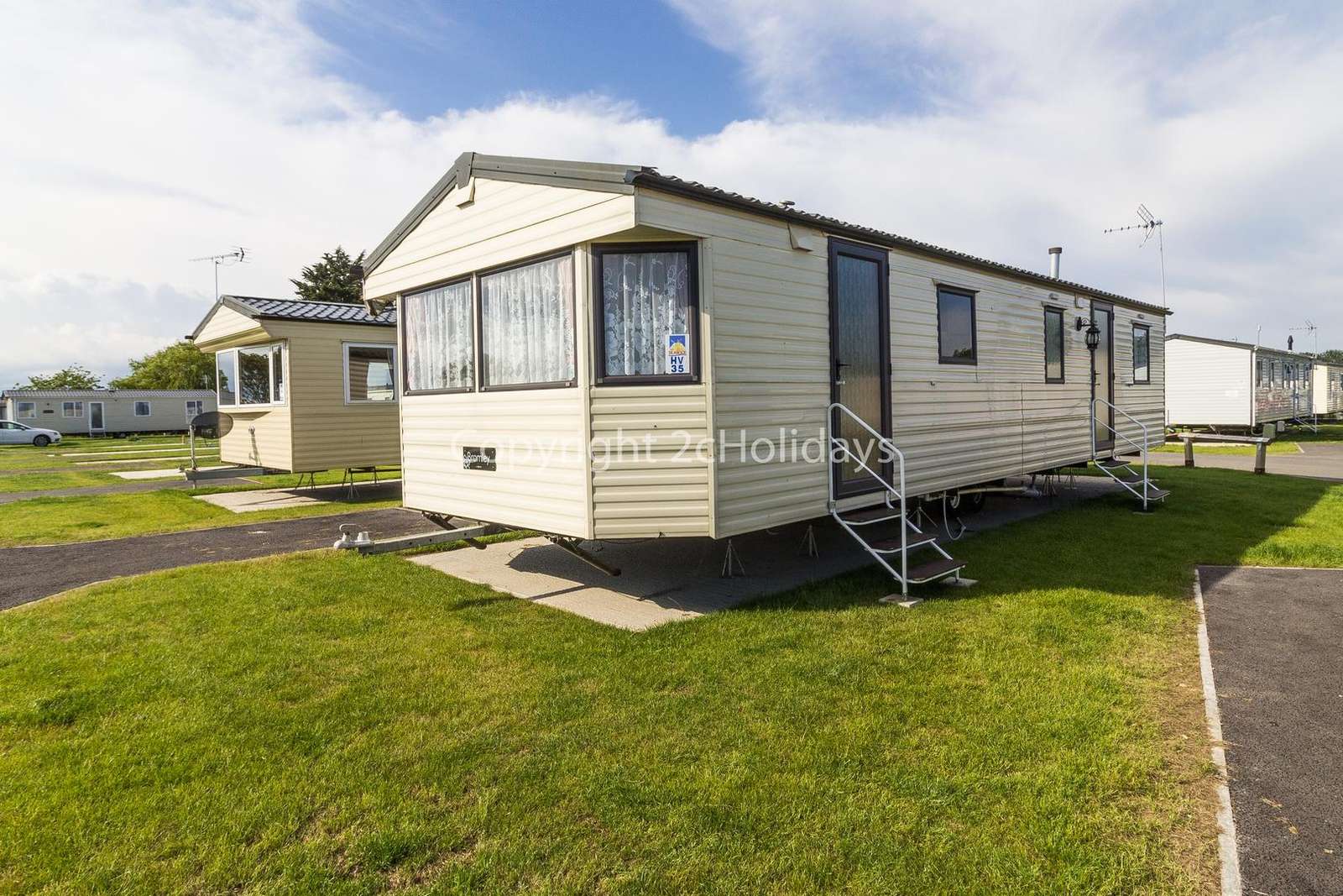 Great caravan which can comfortably sleep two families!