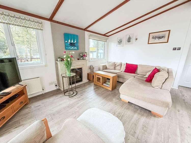 32108A⛱️ – 8a, Ocean Glade Phase 1, 3 bed, 6 berth lodge with decking. Platinum-Deluxe rated. Preview 3