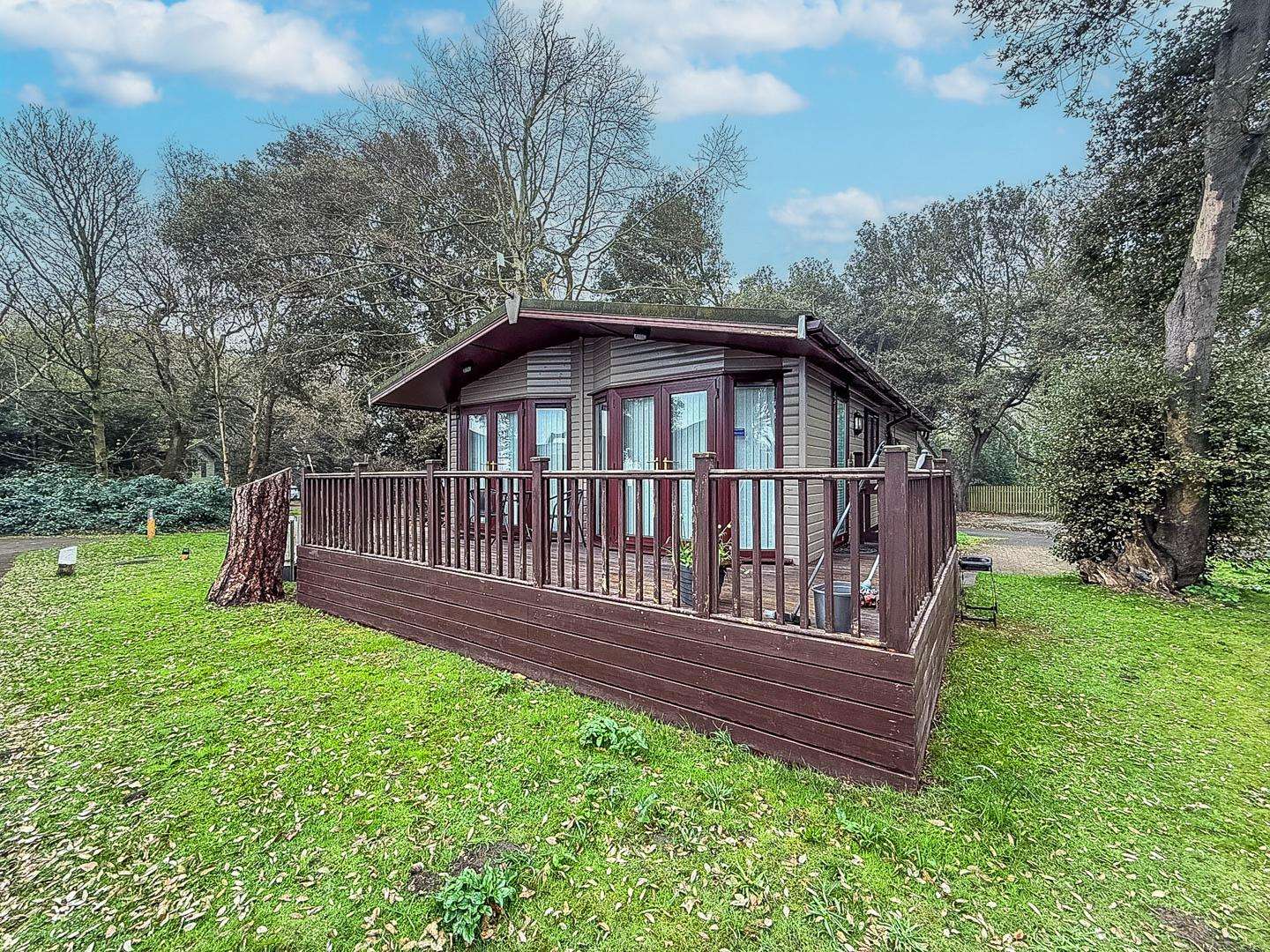 Stunning lodge nestled on the Suffolk coast - property