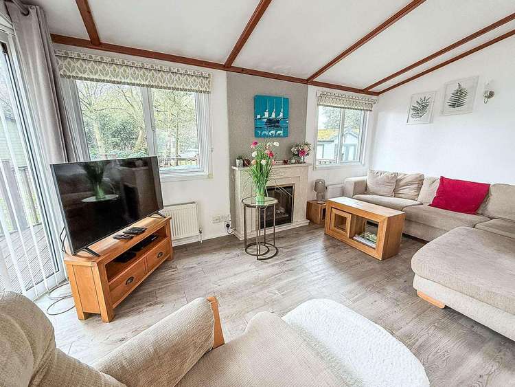 32108A⛱️ – 8a, Ocean Glade Phase 1, 3 bed, 6 berth lodge with decking. Platinum-Deluxe rated. Preview 2