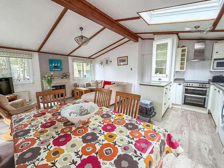 32108A⛱️ – 8a, Ocean Glade Phase 1, 3 bed, 6 berth lodge with decking. Platinum-Deluxe rated. Preview 1