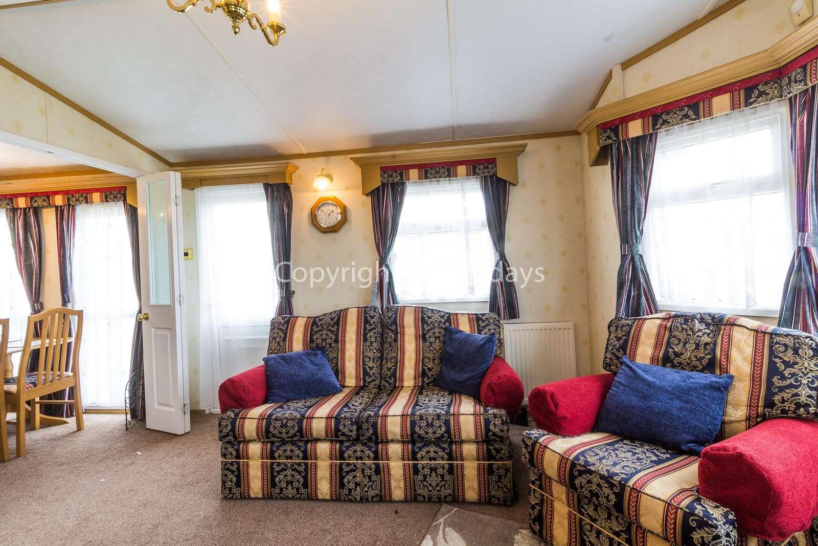 Spacious lounge great for families or friends!